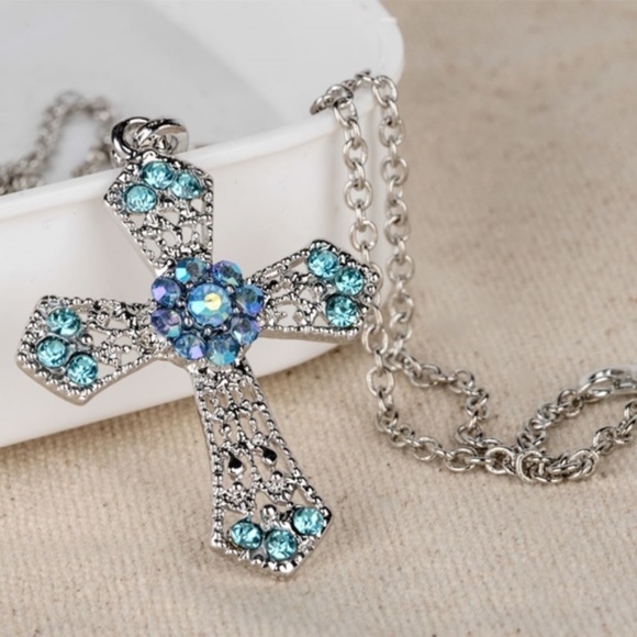 3/$15~Pretty Cross Sweater Chain - Picture 1 of 3